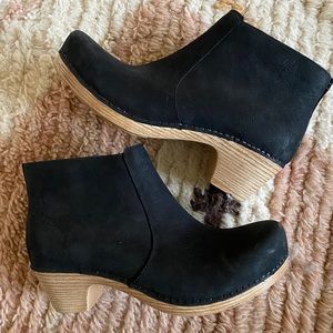 Dansko size 38 black ankle clogs